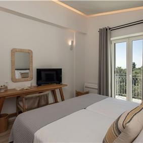 3 bedroom villa with pool & sea views, near Palaiokastrítsa, sleeps 6